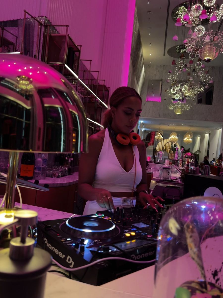 SLS Downtown, S Bar